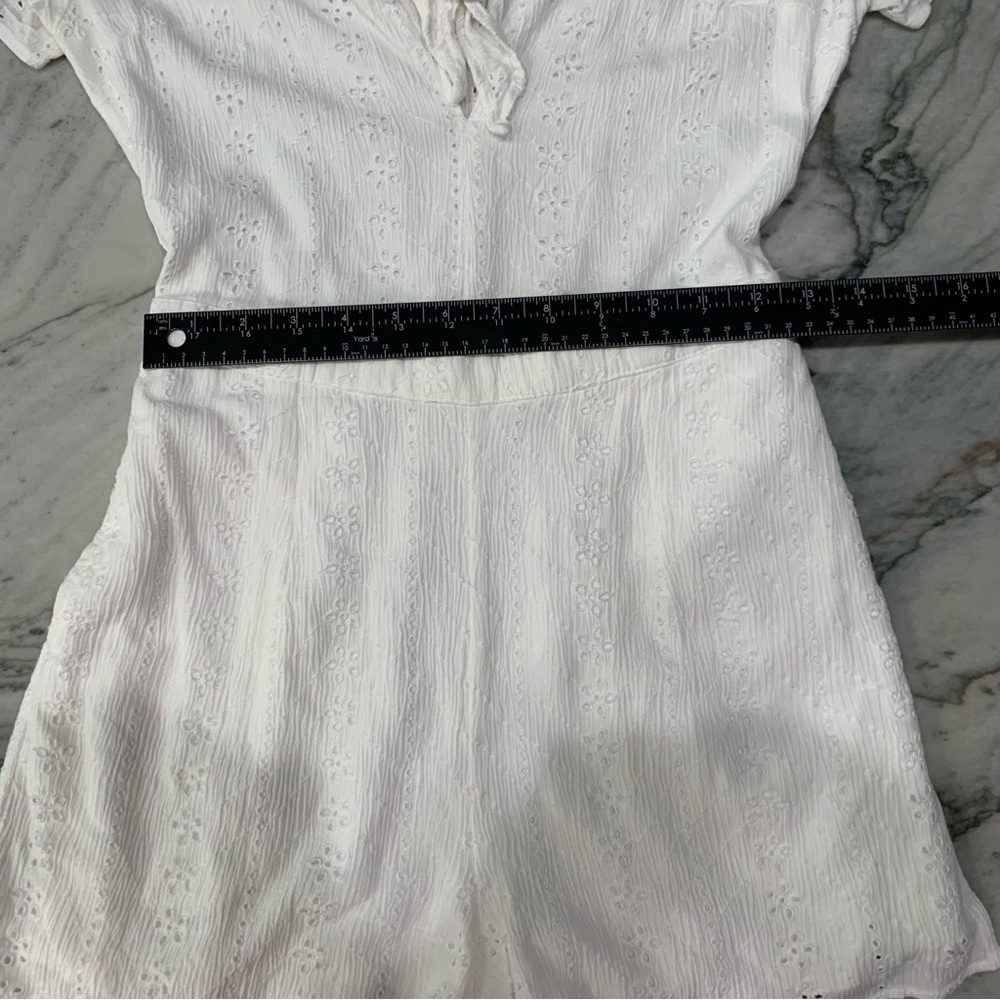 Hollister White Floral Eyelet Boho V-Neck Cutout Tie-Front Romper, Size Small - Picture 9 of 11